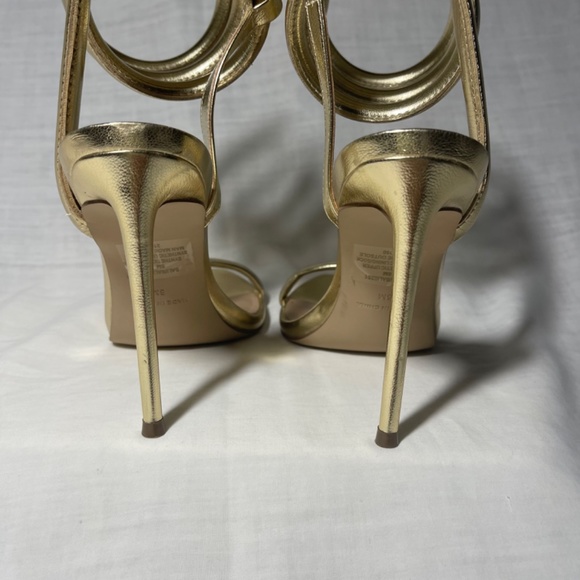 Steve Madden Women's Bali Heeled Sandal, Gold. Wrap around ankle strap. Size 6 - Picture 6 of 8